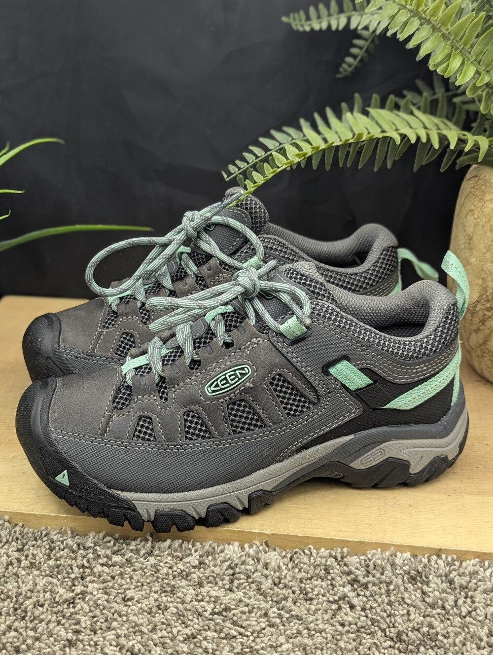 Keen Targhee Vent Women's Size 5.5 Hiking Shoe Walking Camping Casual